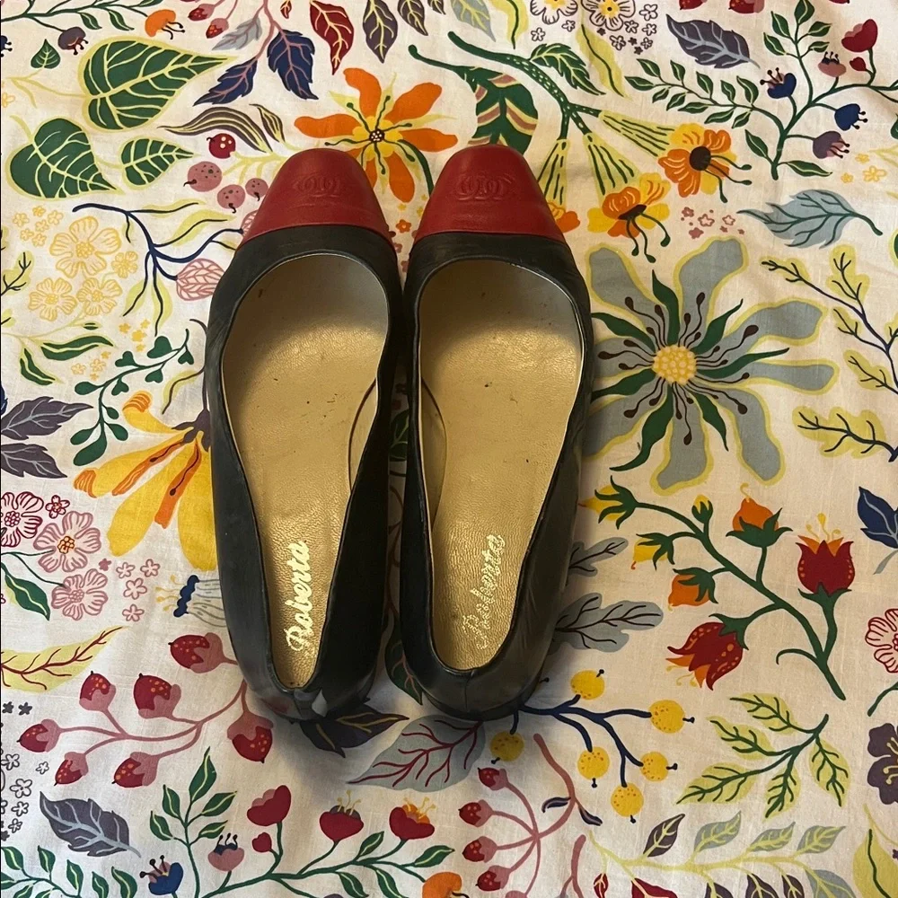 Vintage Black and Red Heels - Picture 5 of 6